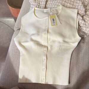 NWT Aritzia Wilfred Cream Sleeveless Button-Up Top (xxs)